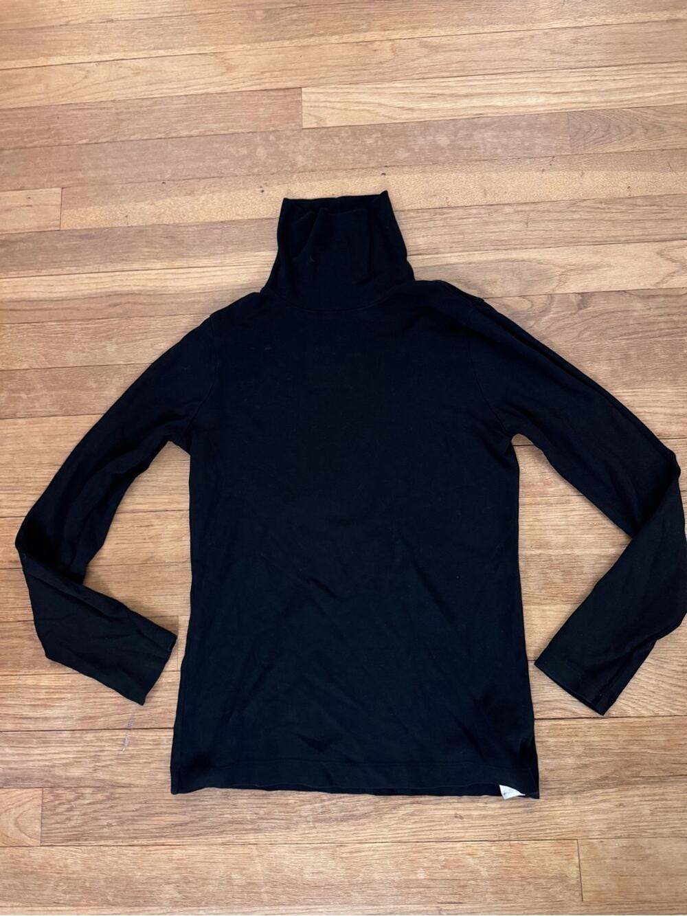 Eddie Bauer Women's Black Turtleneck Top - Size XS
b54
